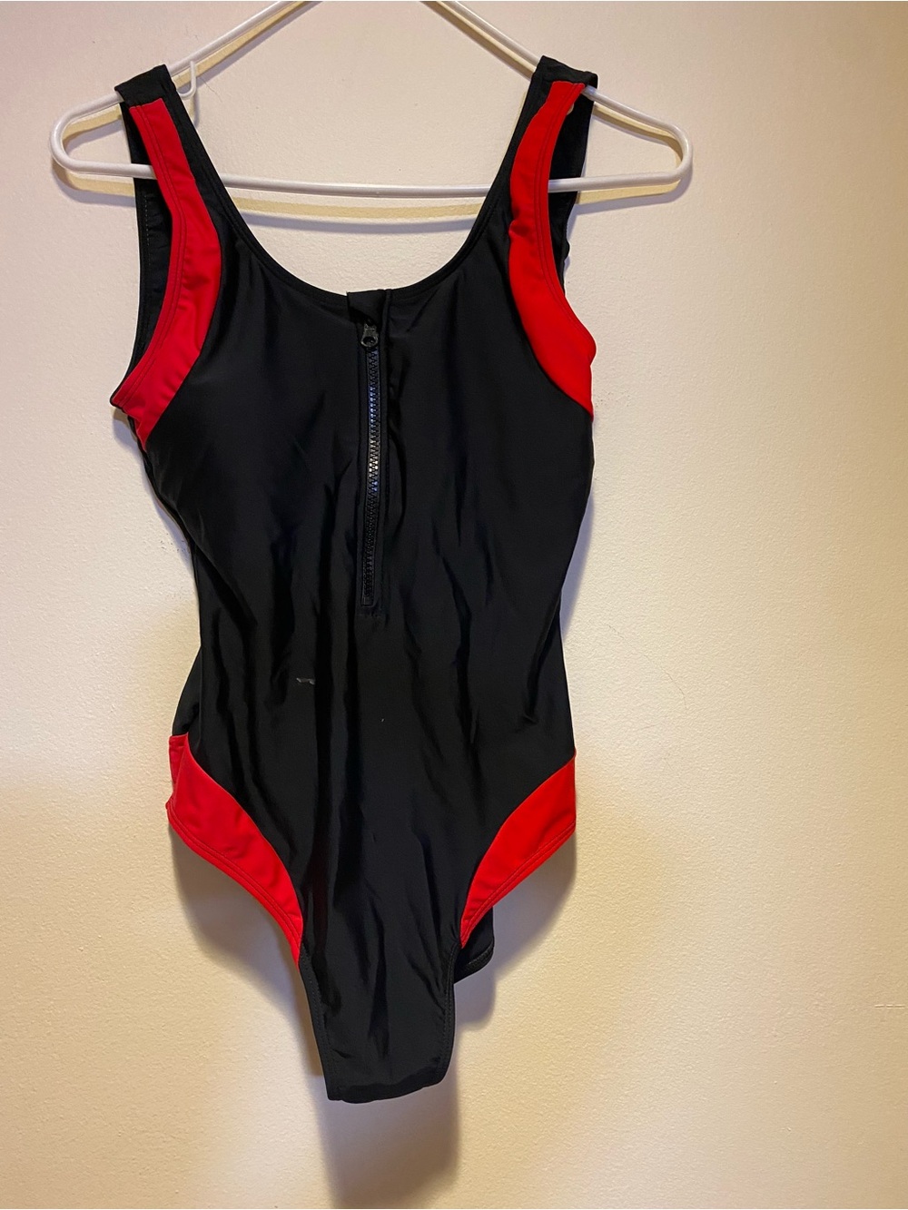 NWT DONATELLA SPORT  Black and Red Front-Zip One-Piece Swimsuit Size S/CH
